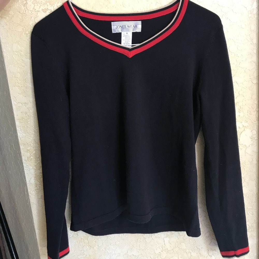 Jones Wear navy blue soft sweater!!
